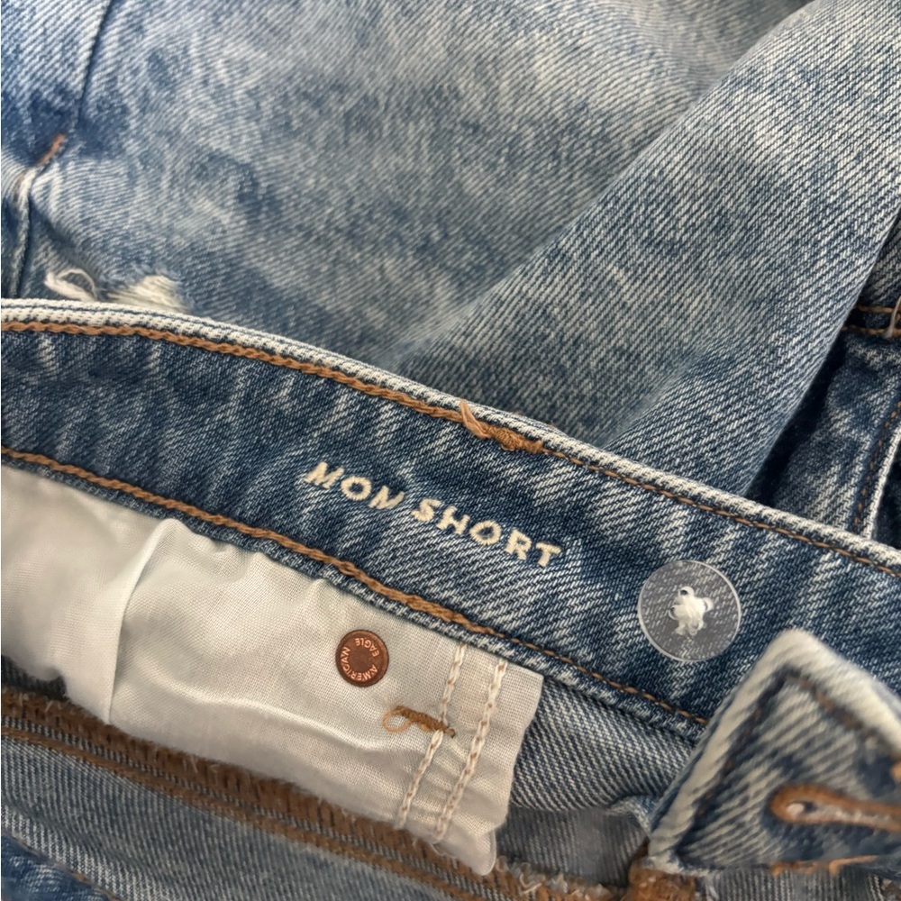 American Eagle acid wash distressed Mom Short Size 10 - Picture 3 of 5